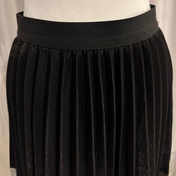 Angie Black and Silver Colorblock Elastic Waist Pleated Midi Skirt Size Large - Picture 4 of 7